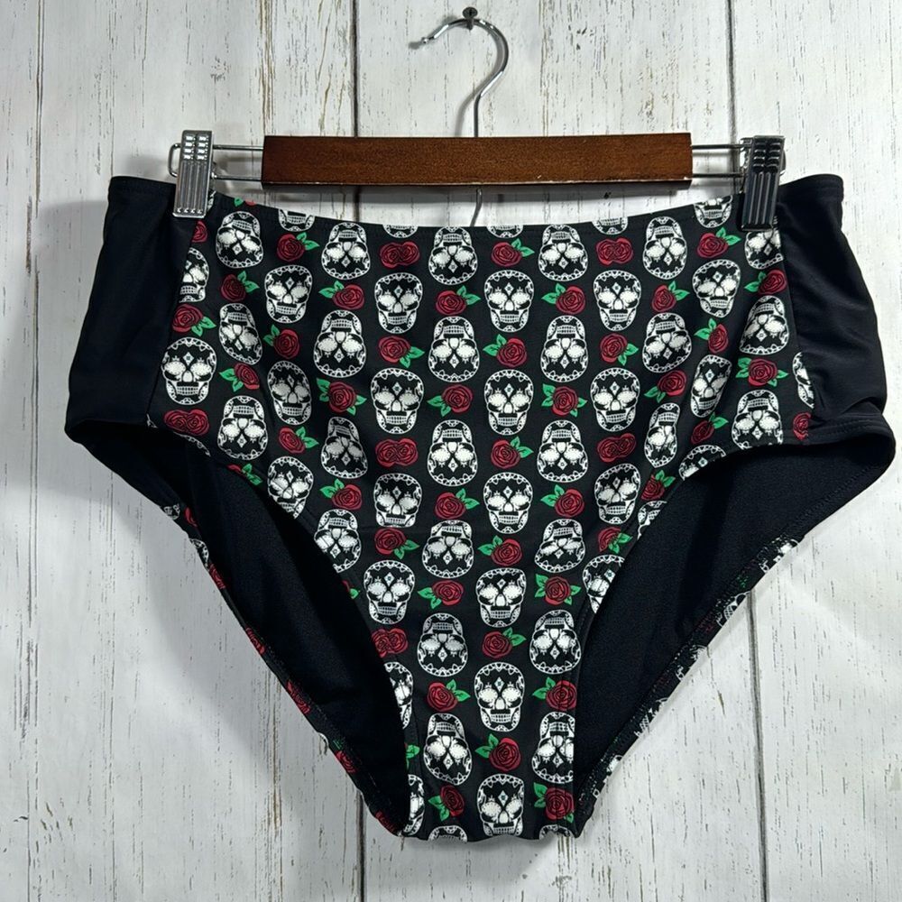 Hot Topic Black Sugar Skull Rose Swim Bottoms Goth Pinup Dark Romance Size L